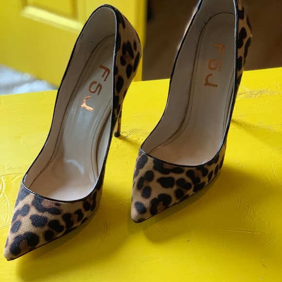 Heels - Picture 2 of 3